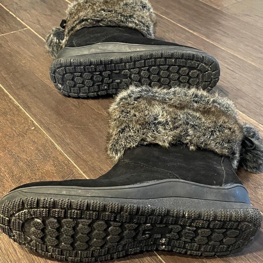 Minnetonka Women's Everett Boots black suede faux fur 7 - Picture 2 of 7